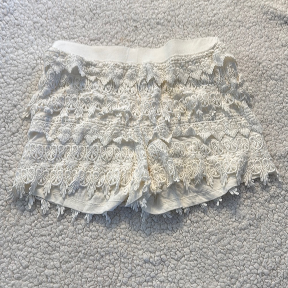 Express 90’s Y2K Cream High Waist Ruffled Lace Shorts